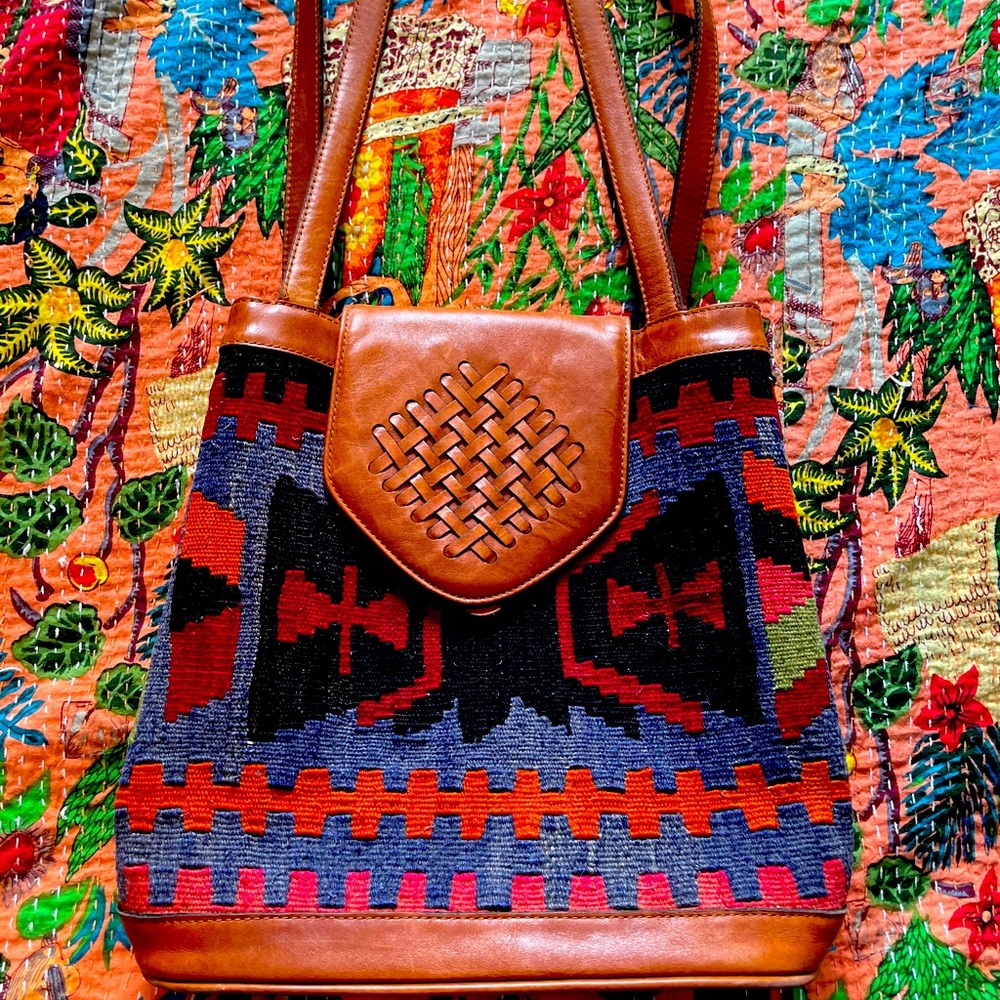 Yun art wool and leather purse